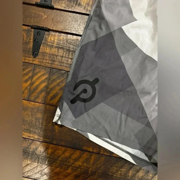 Men’s Peloton shorts medium - Picture 2 of 4